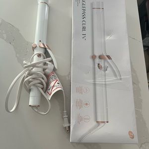 New with box T3 curling iron! Never used!